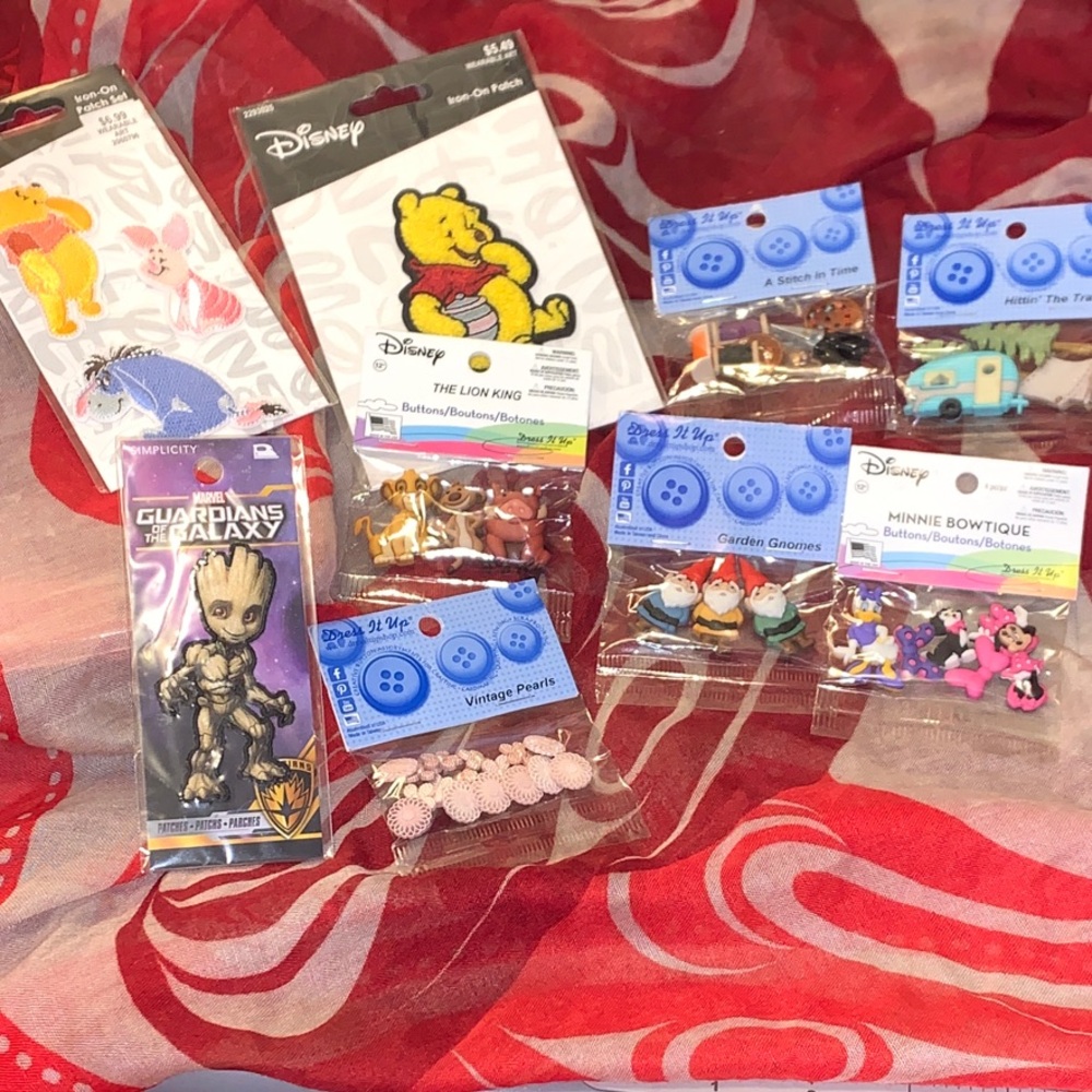 Disney Patches and Sew-on Buttons bundle - Pooh, Minnie, Daisy, Lion King, Groot